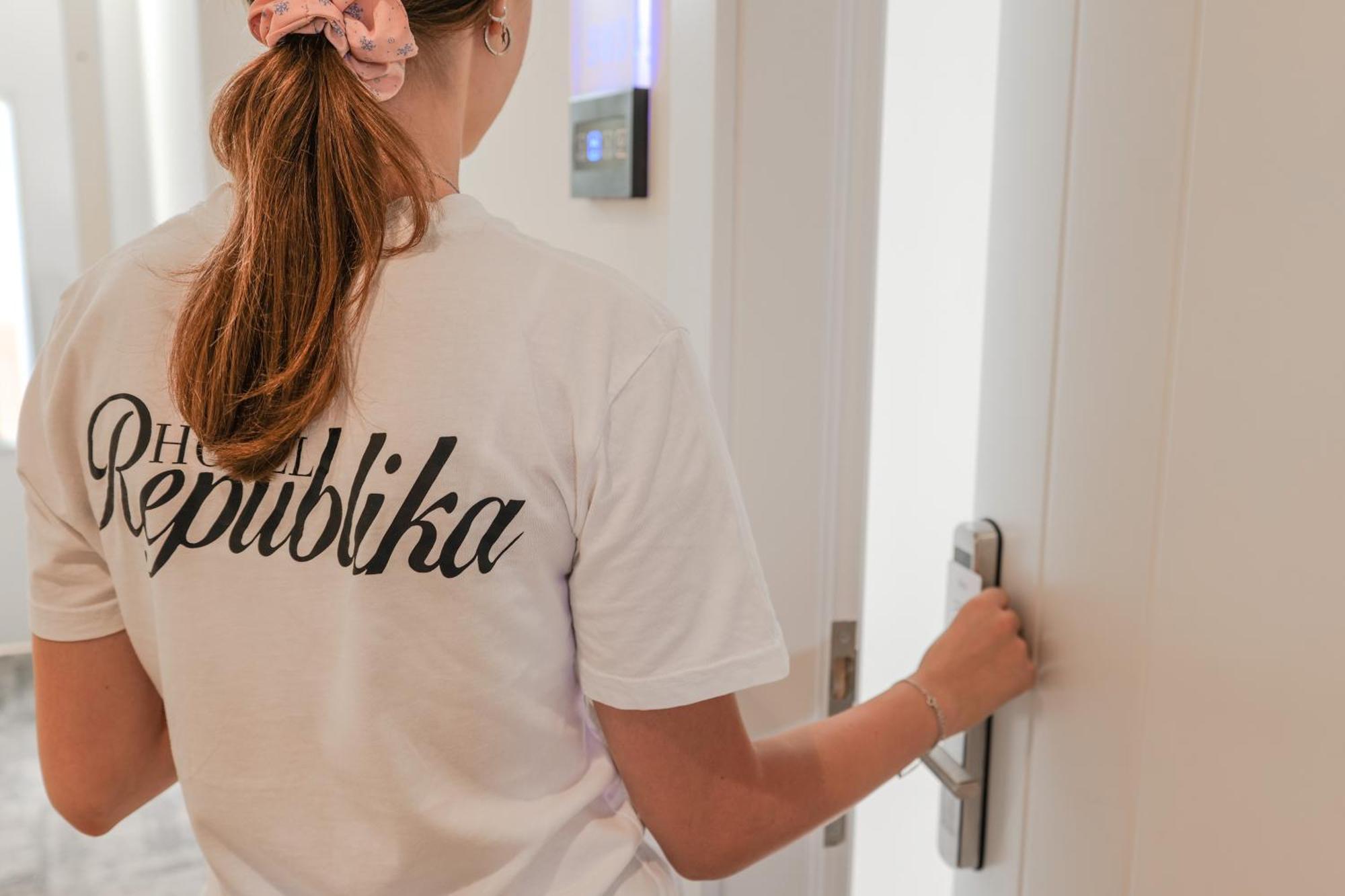 Republika Hotel Саранда Экстерьер фото
