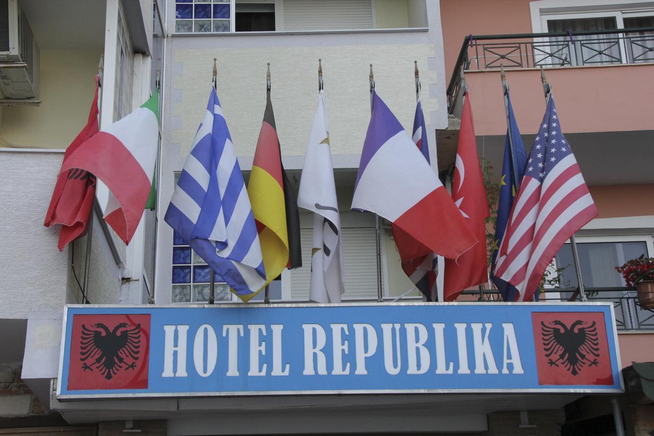 Republika Hotel Саранда Экстерьер фото