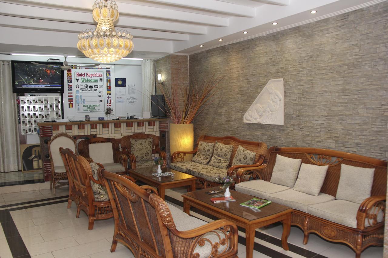 Republika Hotel Саранда Экстерьер фото